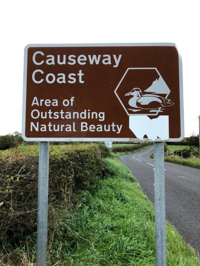באליקאסל Causeway Coast Apartments Cora Marine מראה חיצוני תמונה